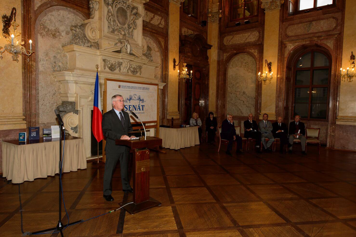 Profesor Cvachovec představuje vítěze ocenění Purkyňova nadačního fondu [M. Stavinoha, © ČLS JEP]